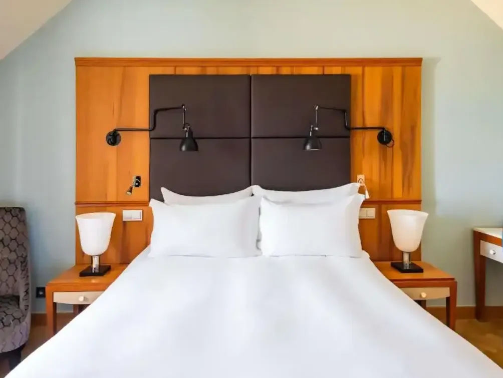 Łazienka z marmuru w hotelu